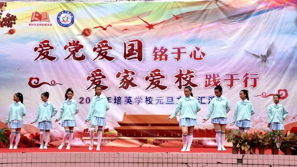 五彩几何塔